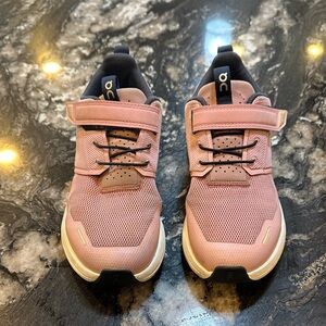 On Running Kids Sneakers in Pink and navy